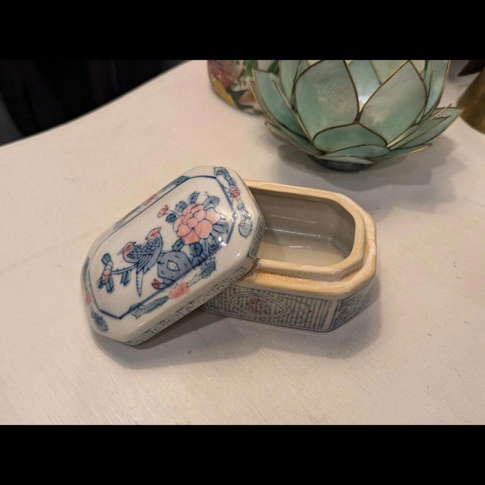 Vintage Chinese Trinket Box and Small Bowl, Hand-painted. - Picture 10 of 10